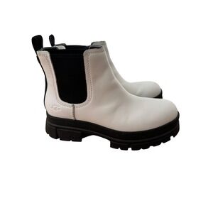 UGG Ashton Chelsea White Leather Chunky Lug Sole Ankle Boots Women